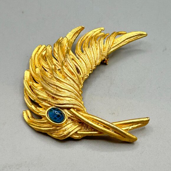 Vtg Feather Pin Brooch Gold Tone Blue "Flawed" Glass Cabochon Matte Gold Tone - Picture 4 of 8